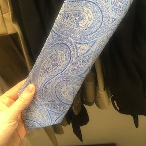 Light blue and silver paisley Geoffrey Beene tie